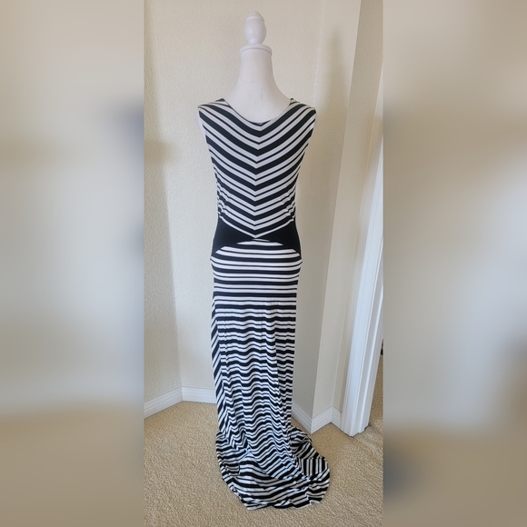 Remain Maxi striped dress, accentuates curves, size Medium - Picture 4 of 4